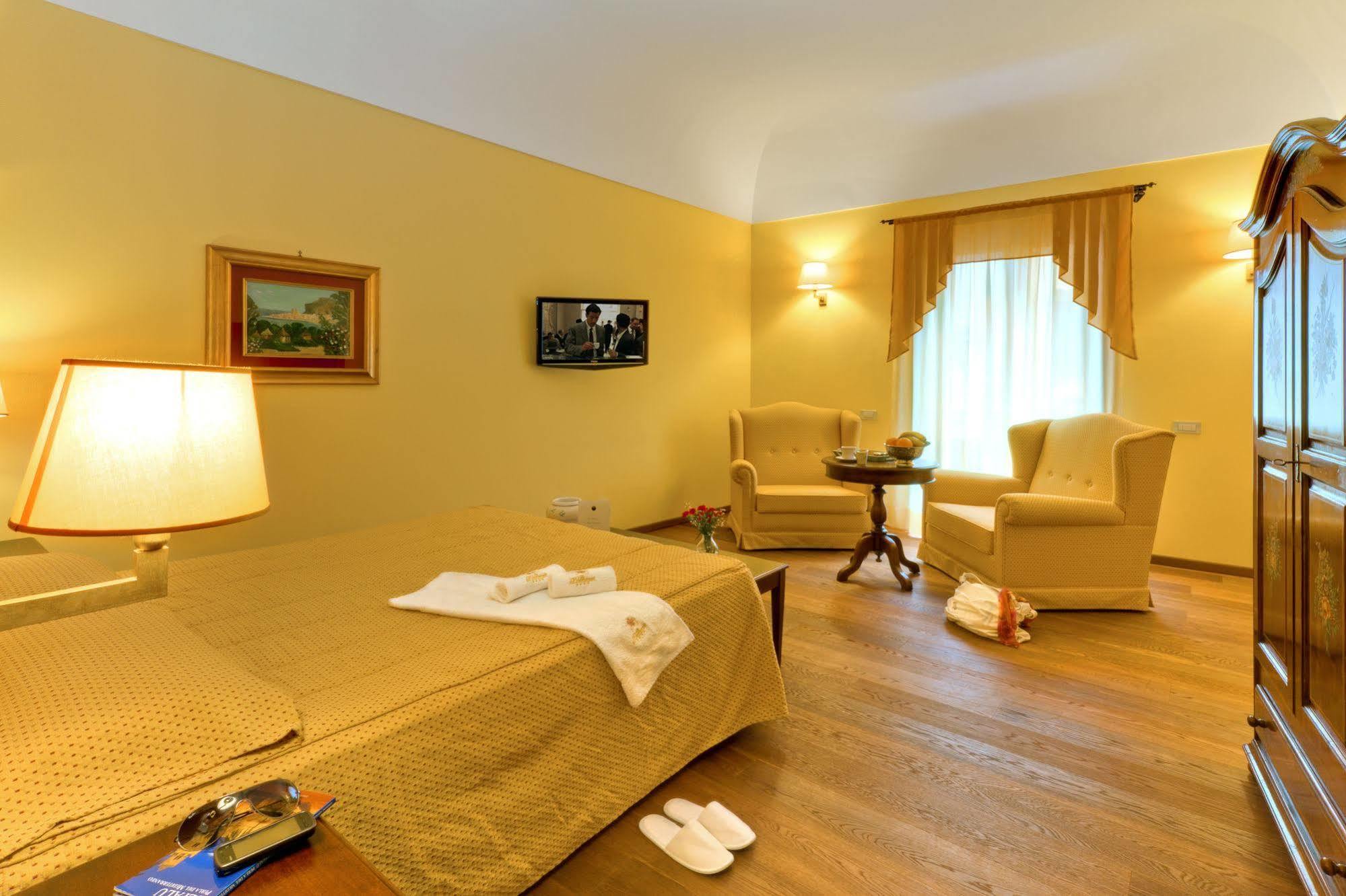 La Plumeria Hotel 4*